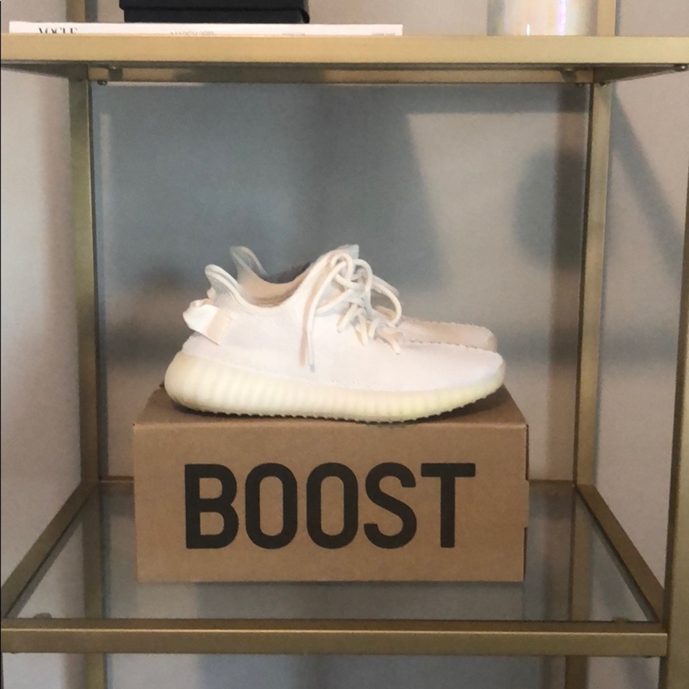 White Yeezy Boost 350 V2